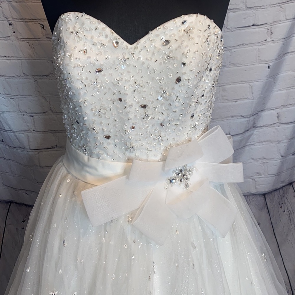 Fairytale Weddings Alfred Angelo Ivory Cinderella Ballgown Wedding Dress Size 10 - Picture 5 of 16